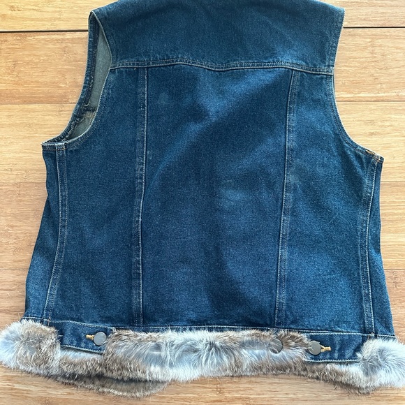 Ladies Jean and fur vest. Size large - Picture 4 of 5